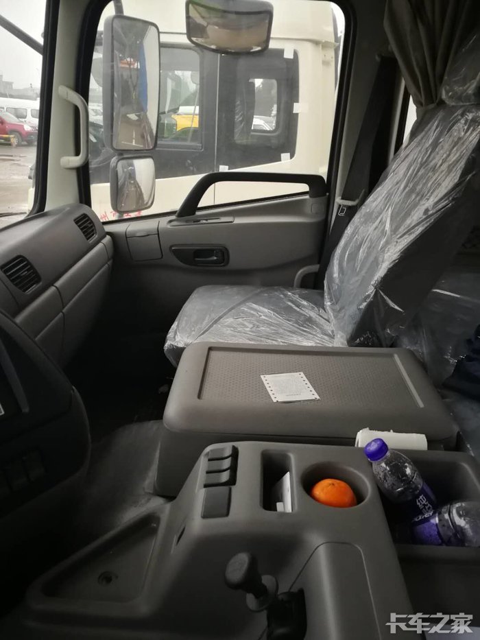 9万急售东风天龙牵引车