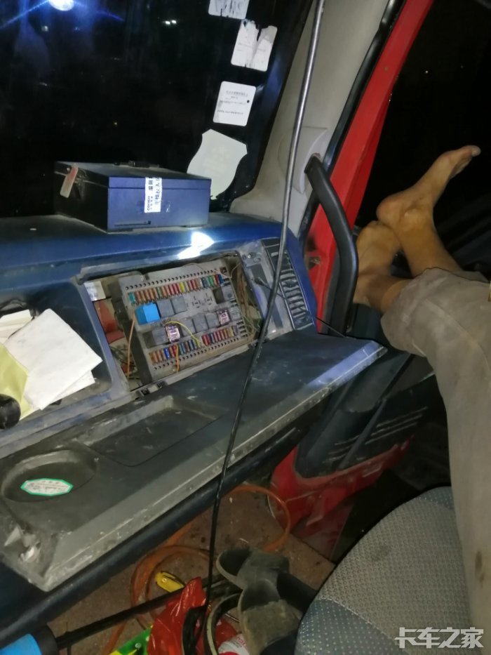 跪求11年解放j6车上保险电路图