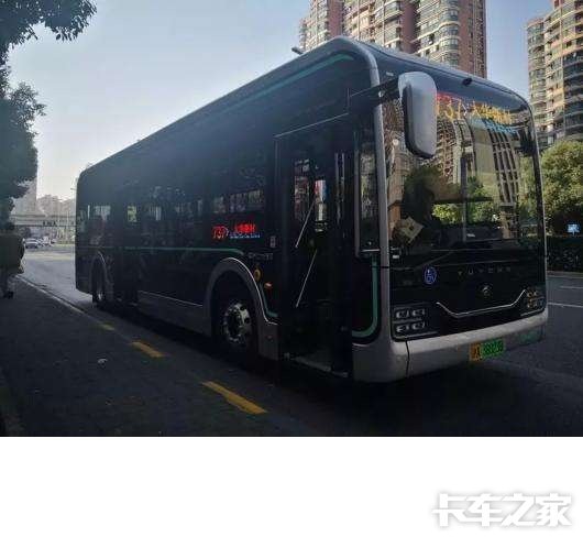 原来宇通黑金刚公交车是抄袭德国man公交车的