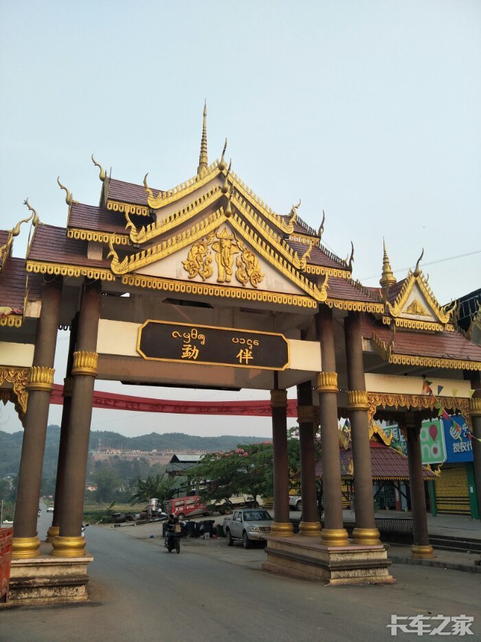 云南西双版纳勐伴镇!傣族人民傣历今年是1381年!边疆人民心向党!