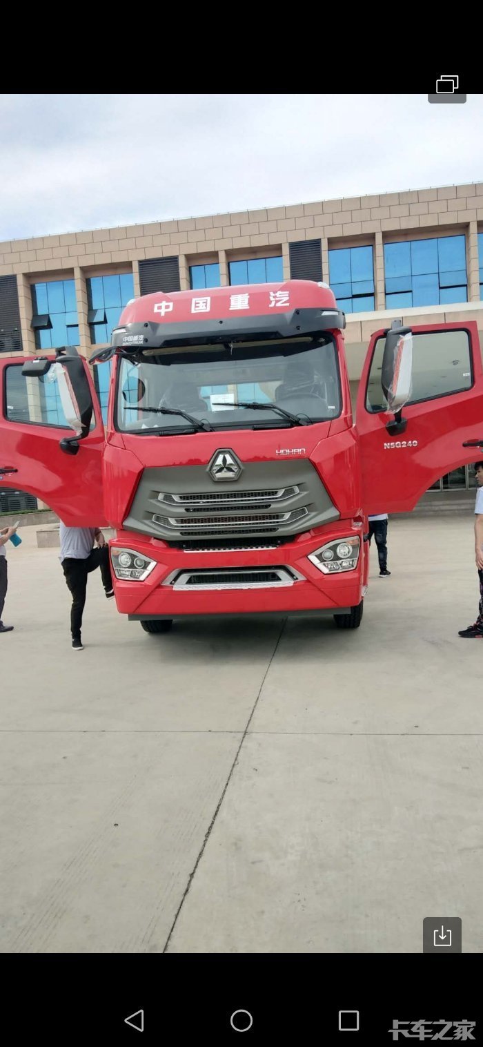 重汽豪瀚六米八高顶双卧