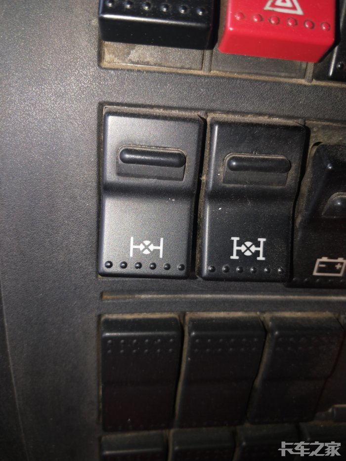 豪沃差速锁的使用方法?