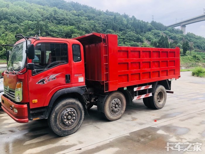 重汽王牌三桥自卸车