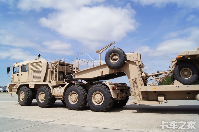 白俄罗斯明斯克军用牵引车mzkt