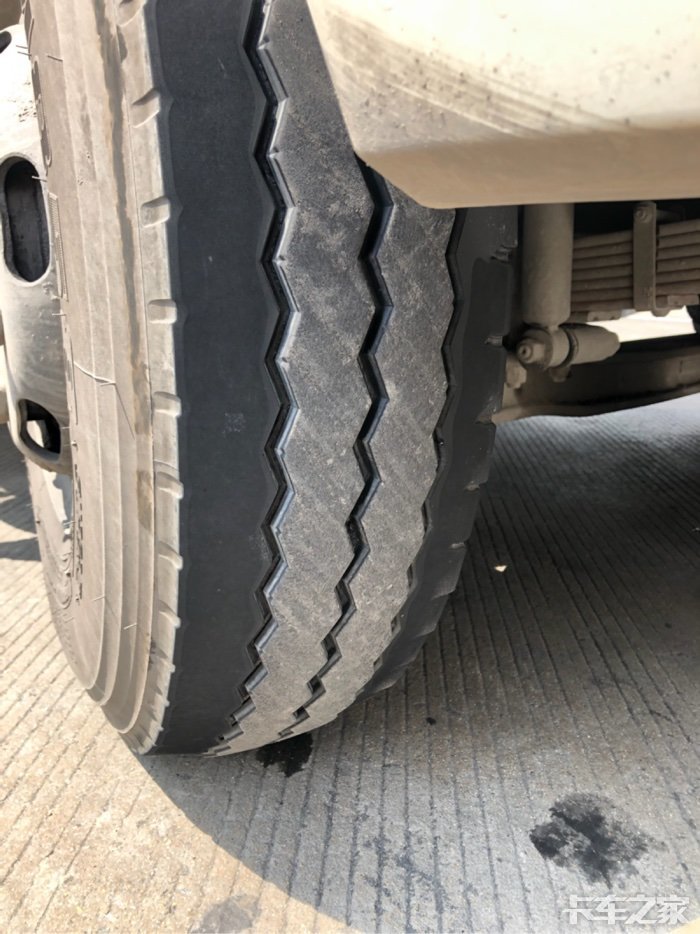 东风天锦140前轮吃胎