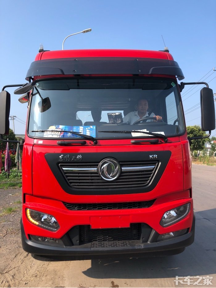 东风新天锦kr高顶双卧闪亮上市