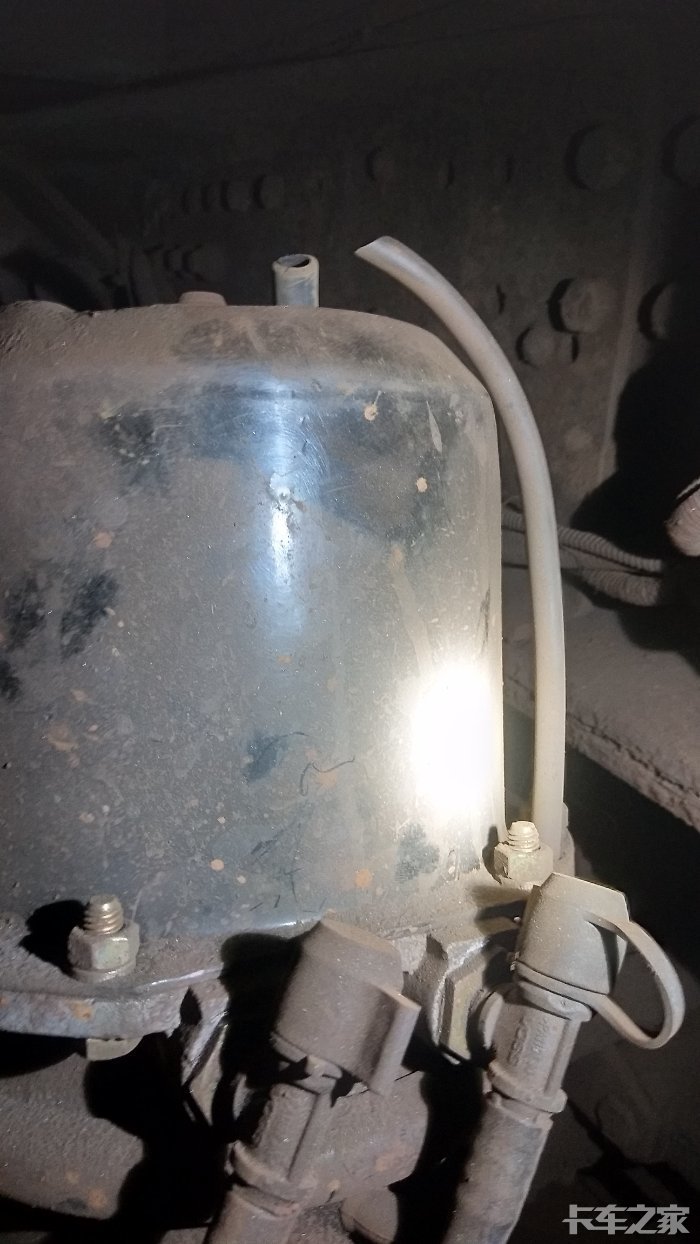 重汽豪沃刹车分泵漏气