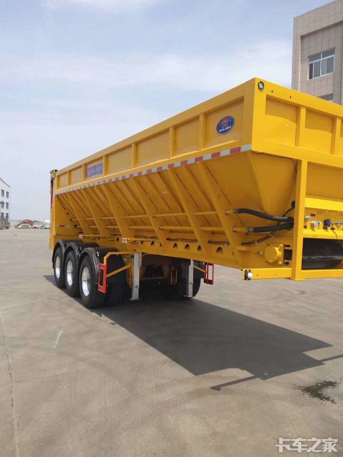 新款轻型自动输送带卸货车