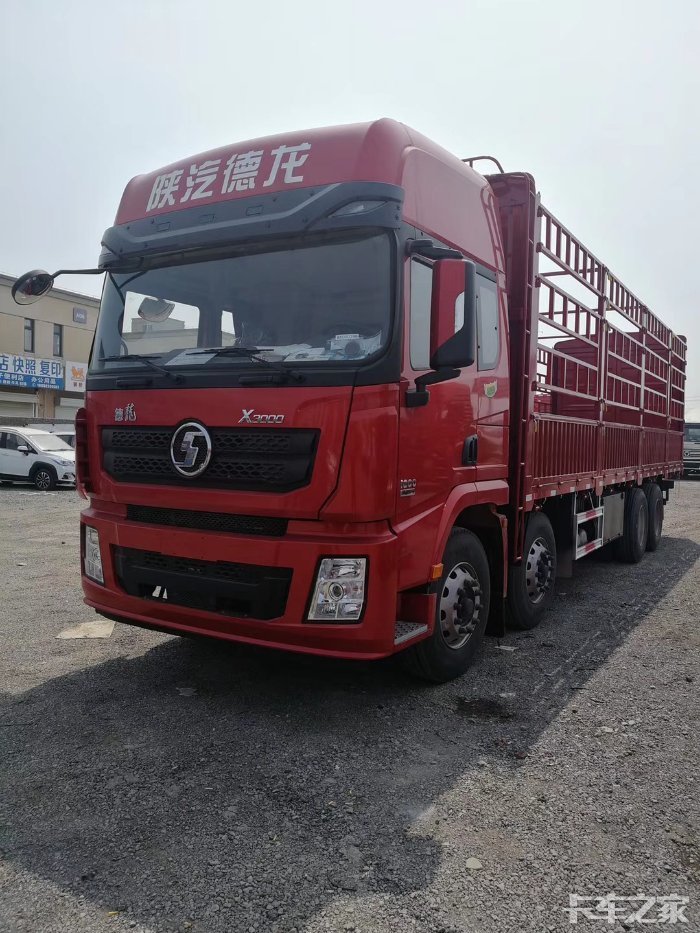 陕汽德龙x3000高效运输超轻自重