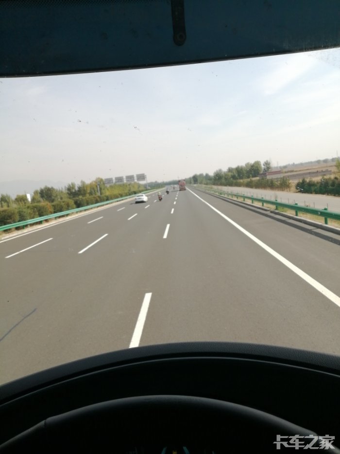 高速上的摩托车