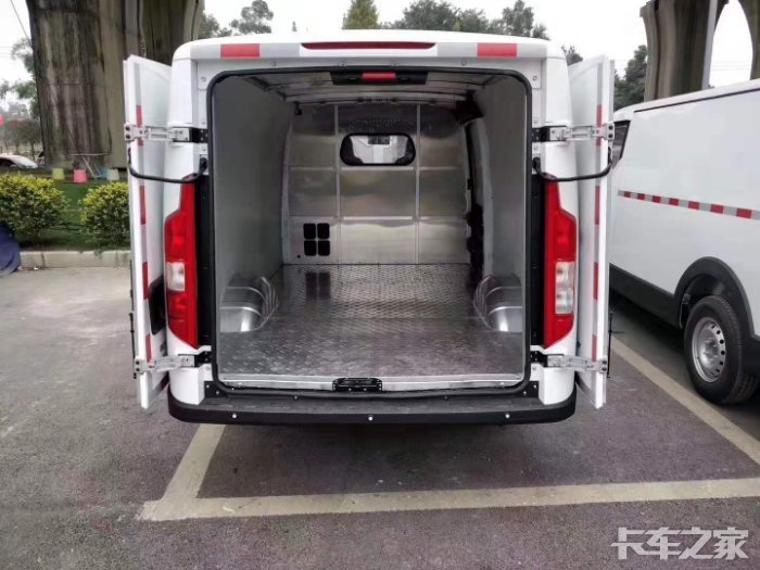 招聘面包车司机_招聘微型面包车司机