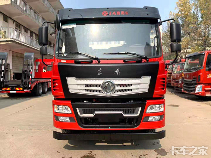 新款东风d17h后双桥平板运输车配备四点全浮减震驾驶室