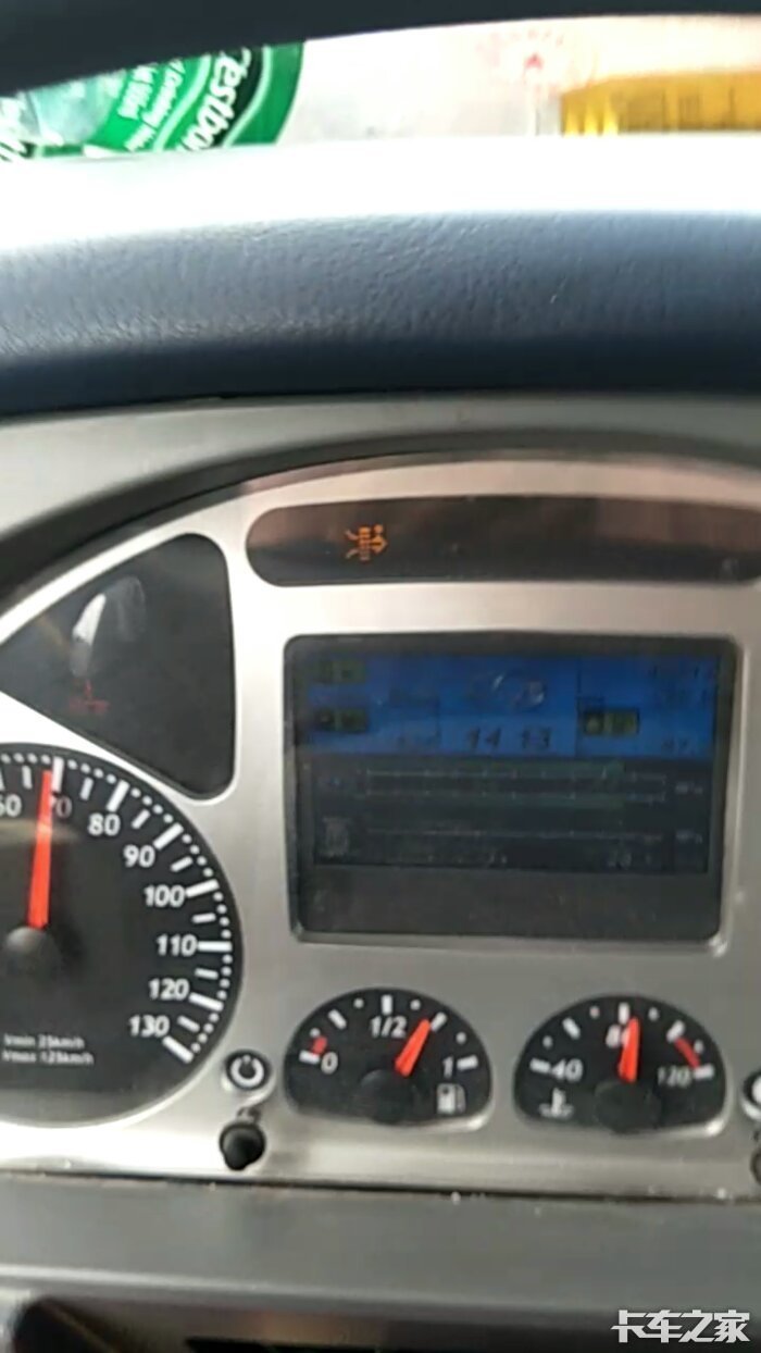 红岩杰狮空气滤清器故障灯