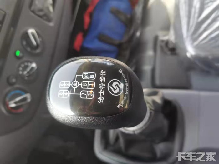 提了国六瑞沃es3小三轴一辆