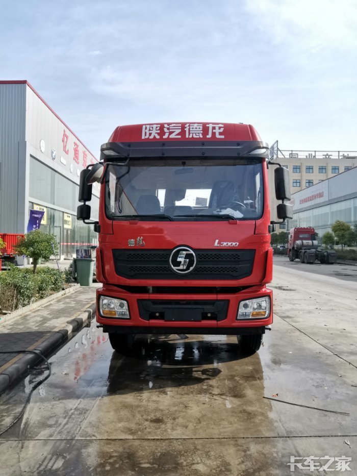 陕汽德龙l3000载货车6米8