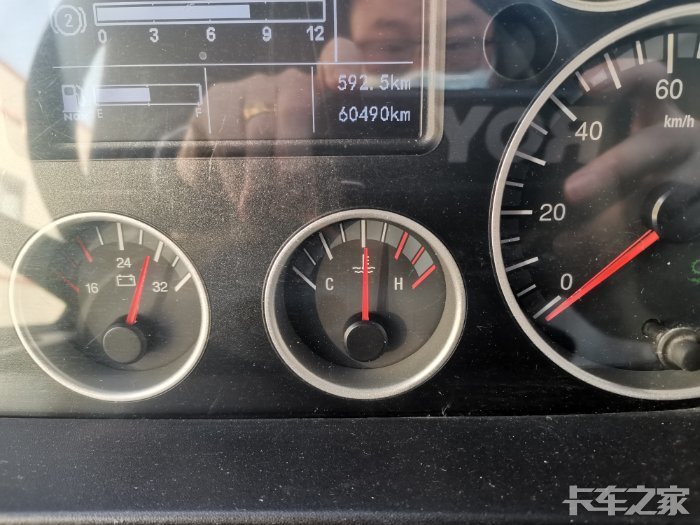 豪沃t7h440上坡水温高,下坡水温正常.