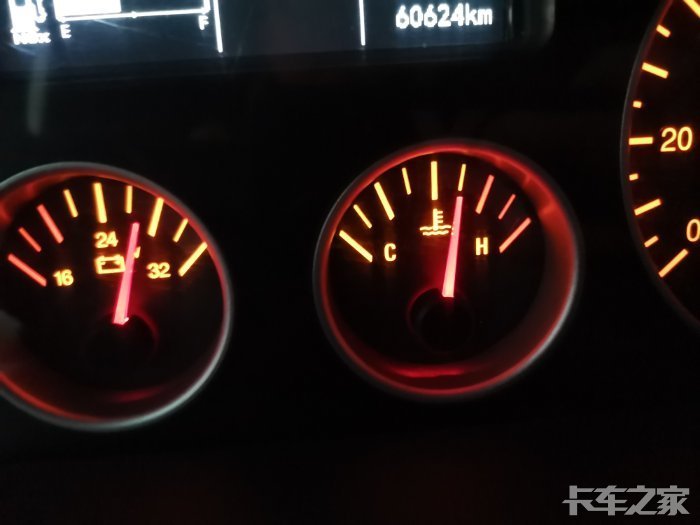 豪沃t7h440上坡水温高,下坡水温正常.