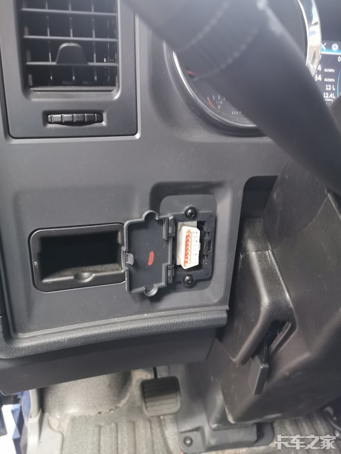 安装行云流水卡车obd行车电脑油耗表