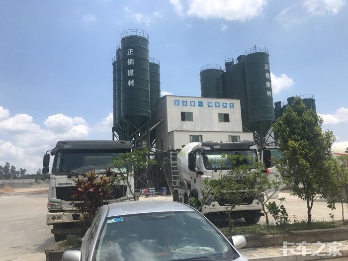 海口司机招聘_海口4出租车公司招聘驾驶员 现场挤满应聘者(5)