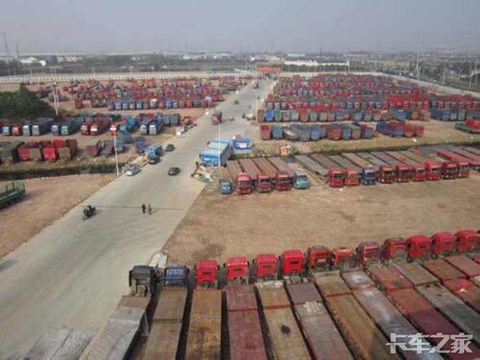 南京大型货车停车场图片