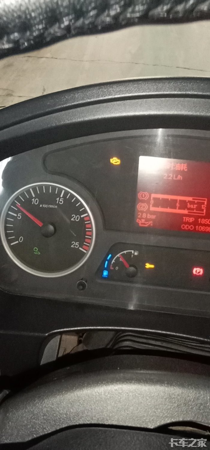 德龙x3000这个故障灯怎么自己销