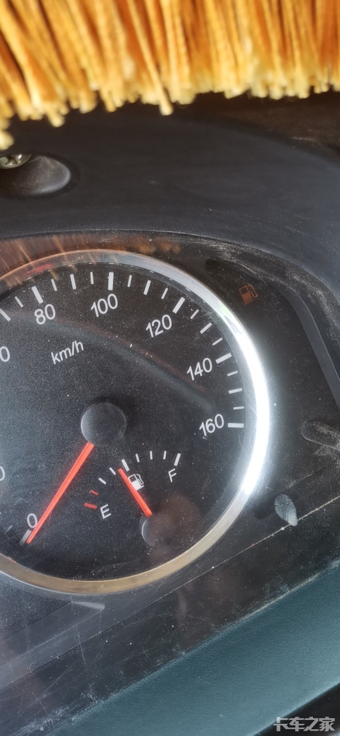 奥驰x3油表故障灯