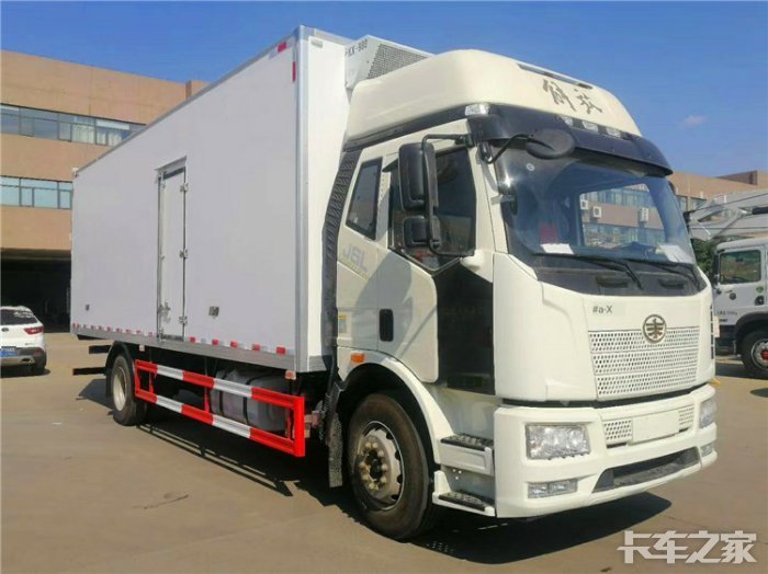 解放j6l高顶双卧6.8冷藏车赏析