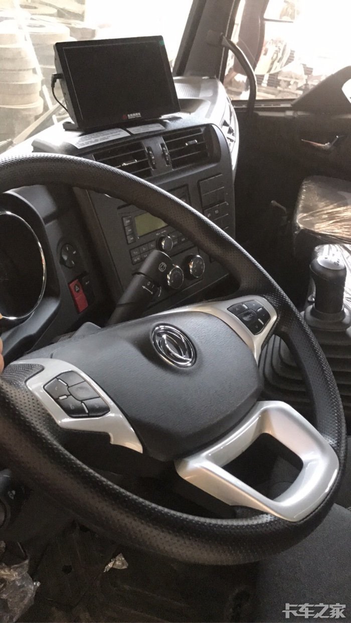 东风天锦六米八高顶双卧驾驶室内饰