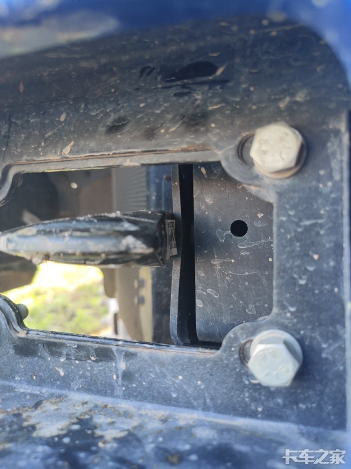 拉钩处大梁轻微变形影响重载吗