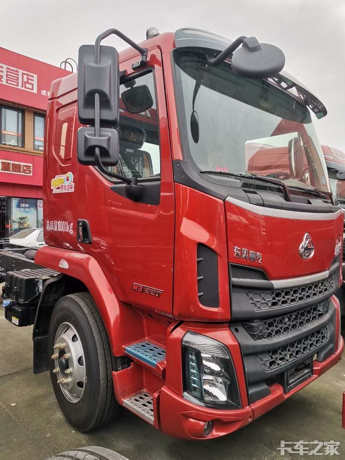 乘龙m3四缸68米黄金动力玉柴220马力载货车