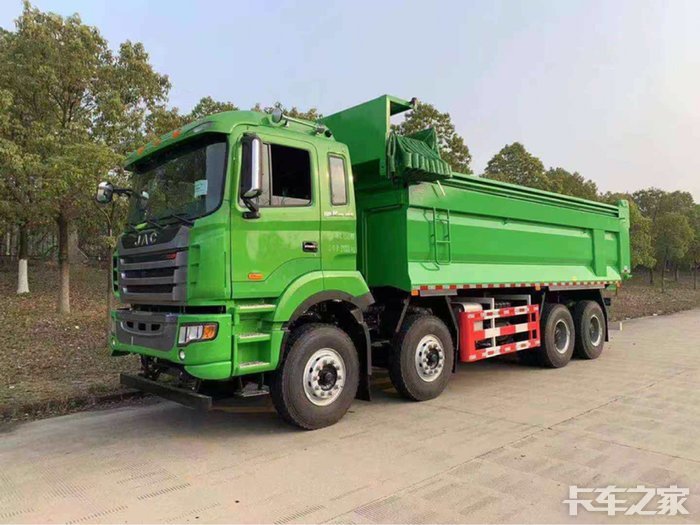 重卡格尔发渣土车现场实拍图