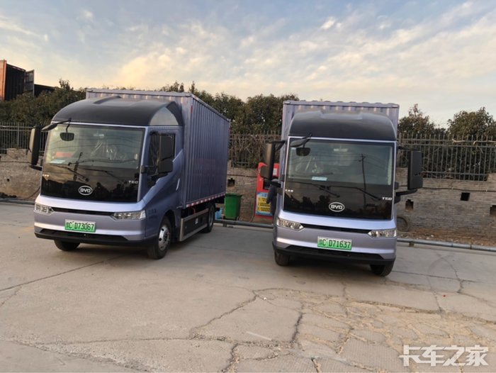 比亚迪纯电动4.2米厢式货车首次上牌交付顺丰快递司机 _ 卡车之家论坛