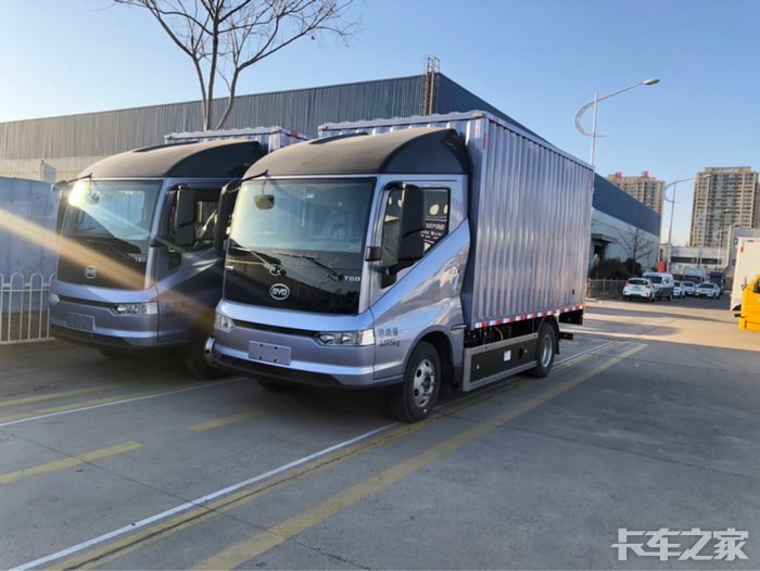 比亚迪纯电动4.2米厢式货车首次上牌交付顺丰快递司机 _ 卡车之家论坛