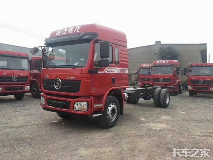 陕汽德龙l30004x2载货车200马力245马力