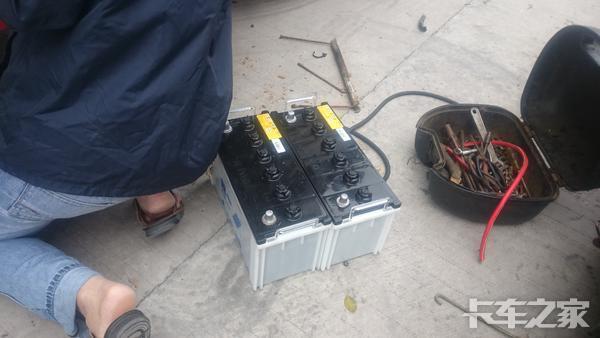 电瓶几年换别因为电瓶出故障坏在路上