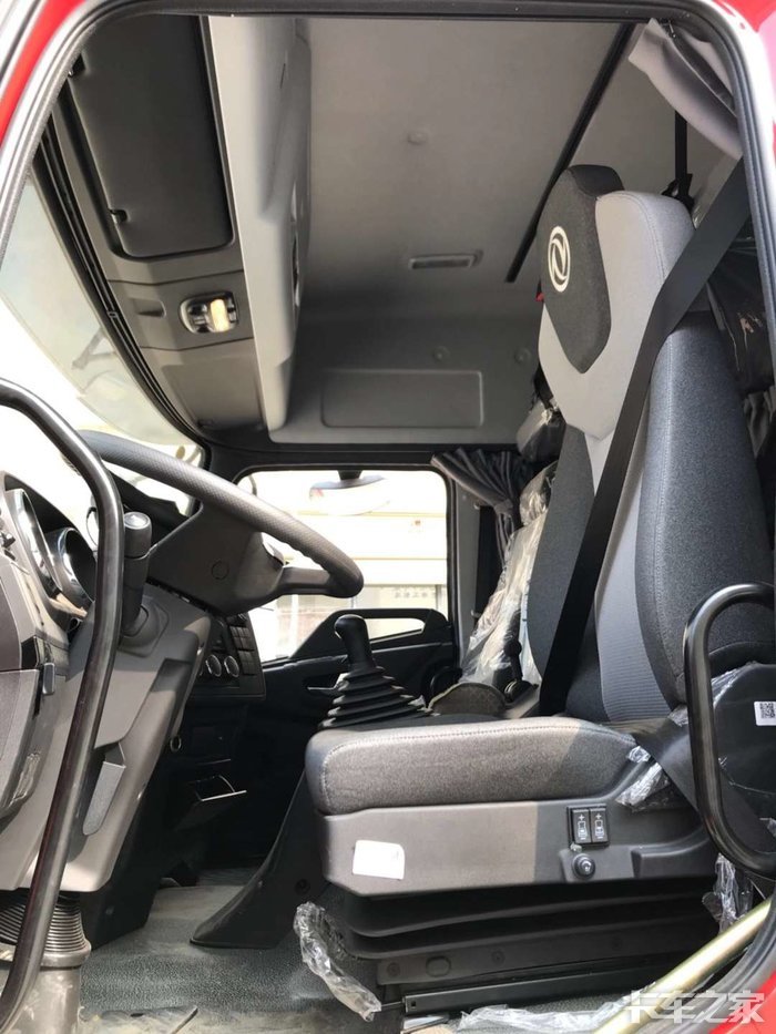 6米8东风天锦kr冷藏车康明斯245马力发动机高顶双卧