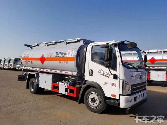 中国中车湖北楚胜牌8吨解放小型流动加油车