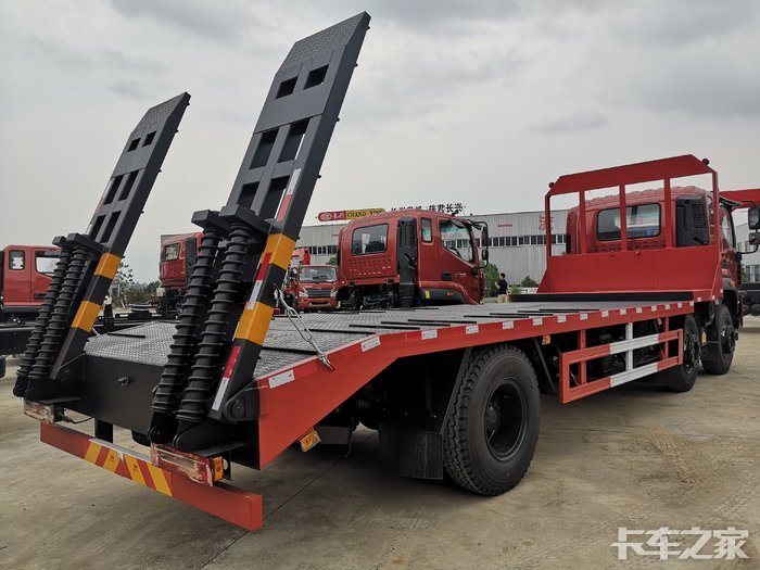 国六福田瑞沃潍柴220马力三轴平板运输车