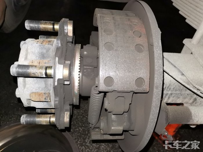 重汽豪沃脑残的设计师,刹车片小导致刹车高 _ 卡车之家论坛