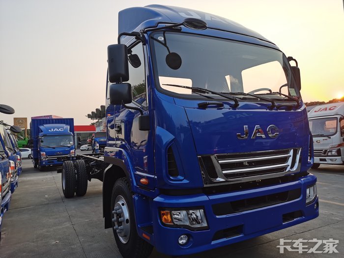 6米8江淮德沃斯中卡大金牛