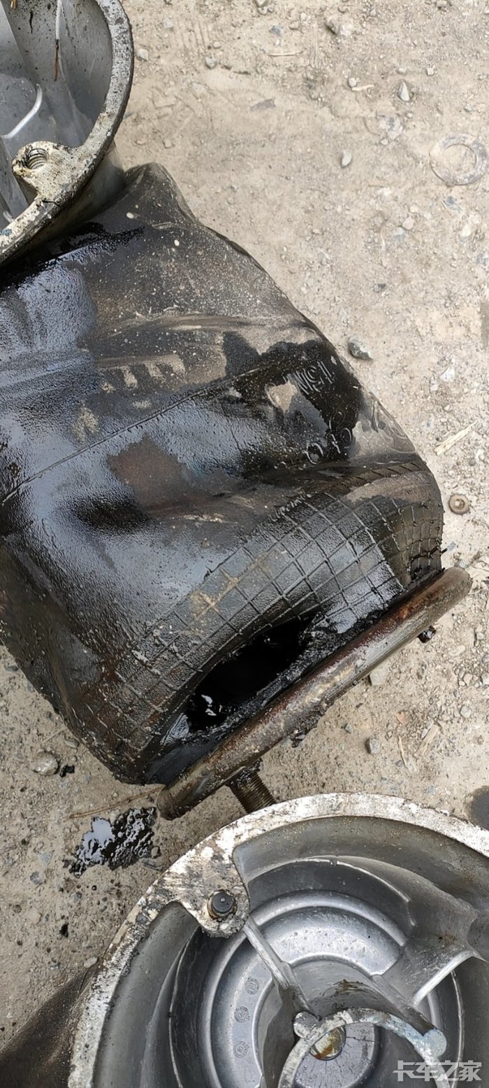 浅谈挂车气囊更换