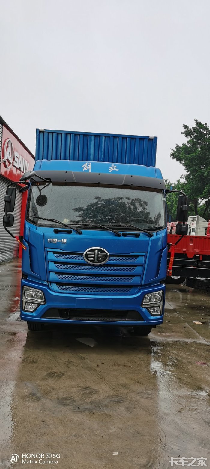 喜提解放jk6六米八高栏车