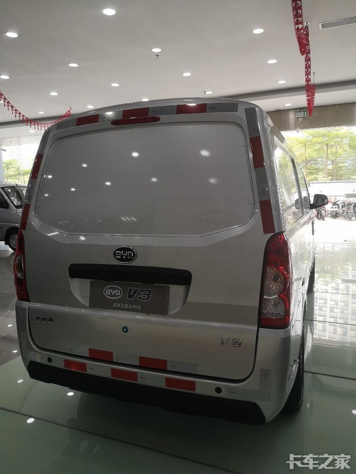 比亚迪v3整体车身尺寸是44901