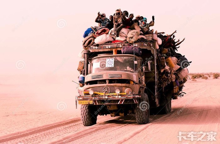撒哈拉非洲的奔驰大卡车图片均转自网络