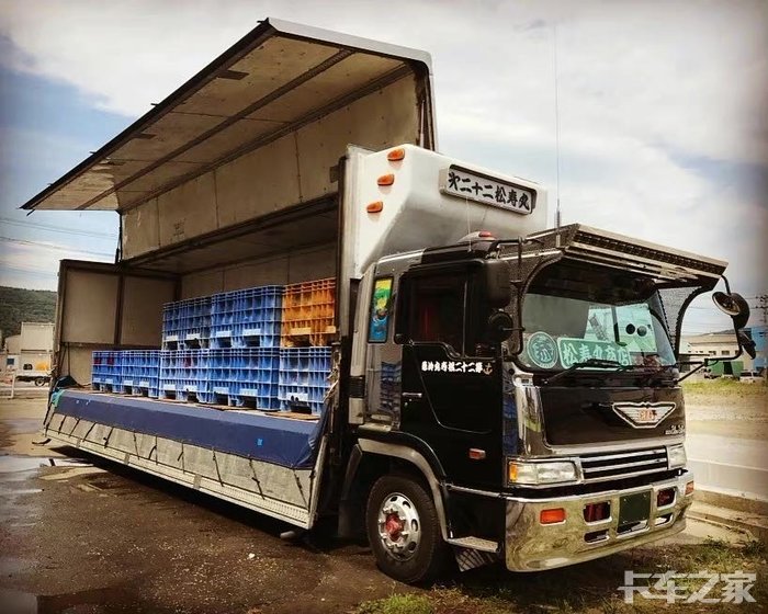 日本卡车花里胡哨的