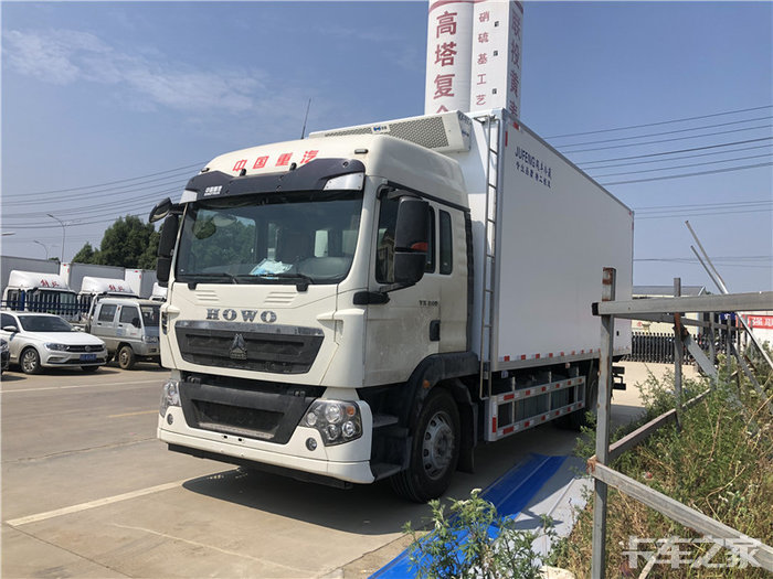 重汽豪沃tx 68米冷藏车