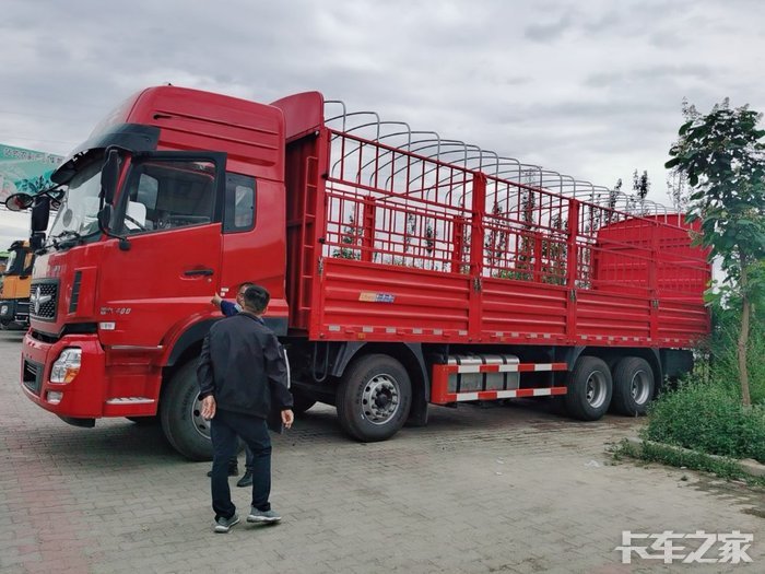 东风畅行96米d7v前四后八高栏车驾