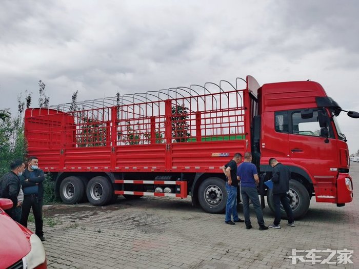 东风畅行96米d7v前四后八高栏车驾