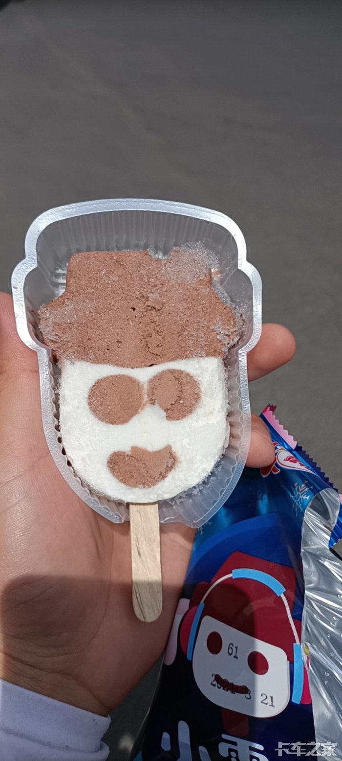 小雪人雪糕童年的回忆买一根吃