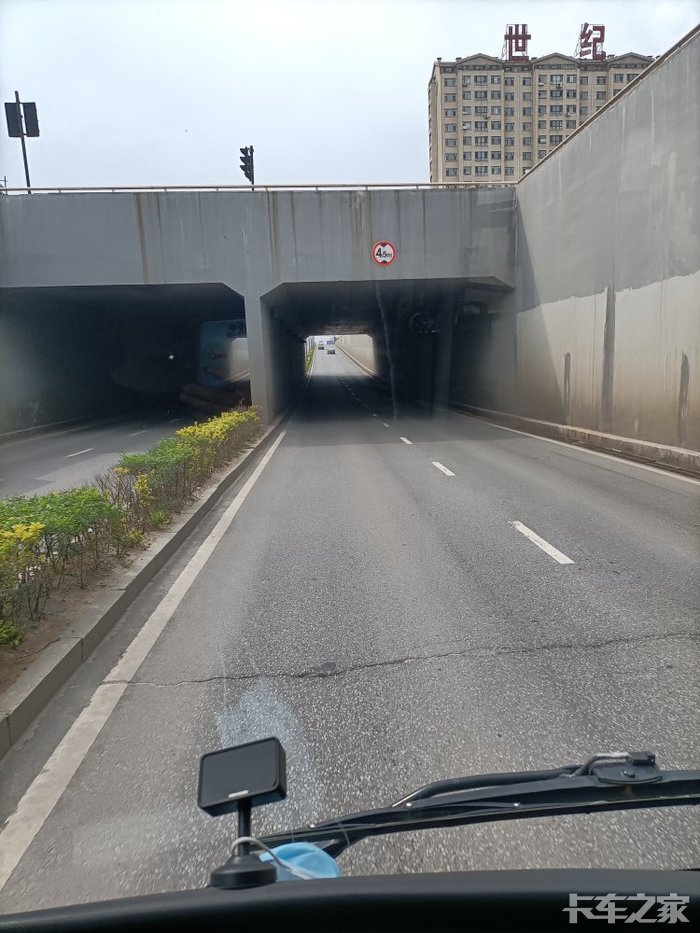 下桥洞子就是十字地下立交有点像海底隧